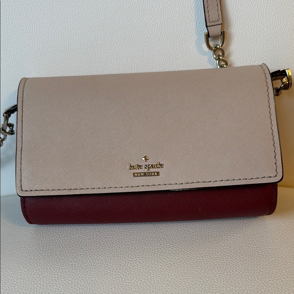 Kate Spade Crossbody in very good preloved condition.